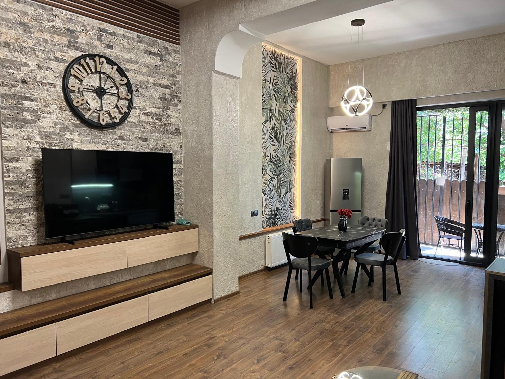 Hotel Livin Tbilisi Esterno foto