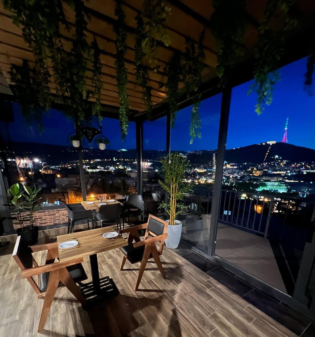 Hotel Livin Tbilisi Esterno foto