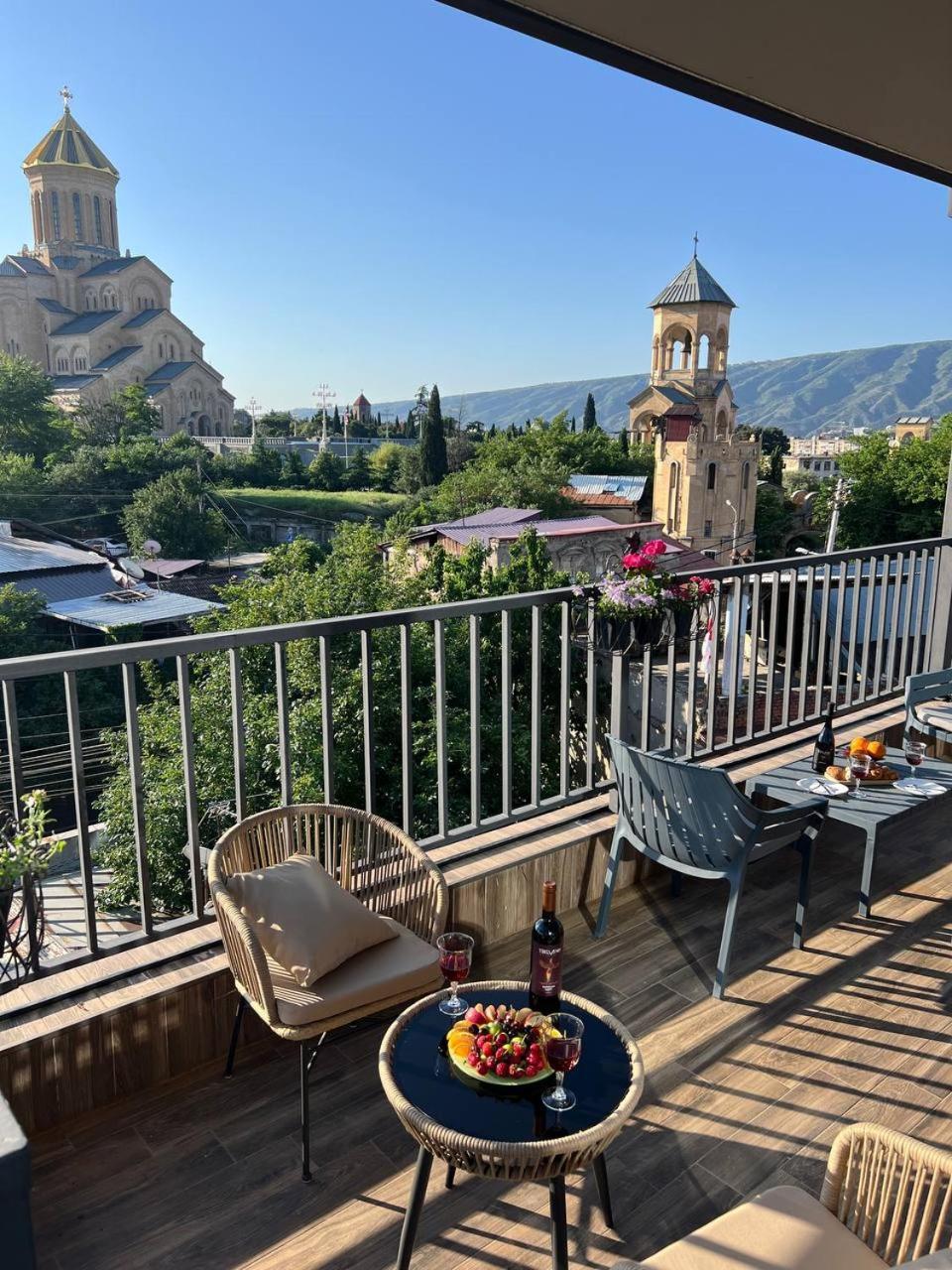 Hotel Livin Tbilisi Esterno foto