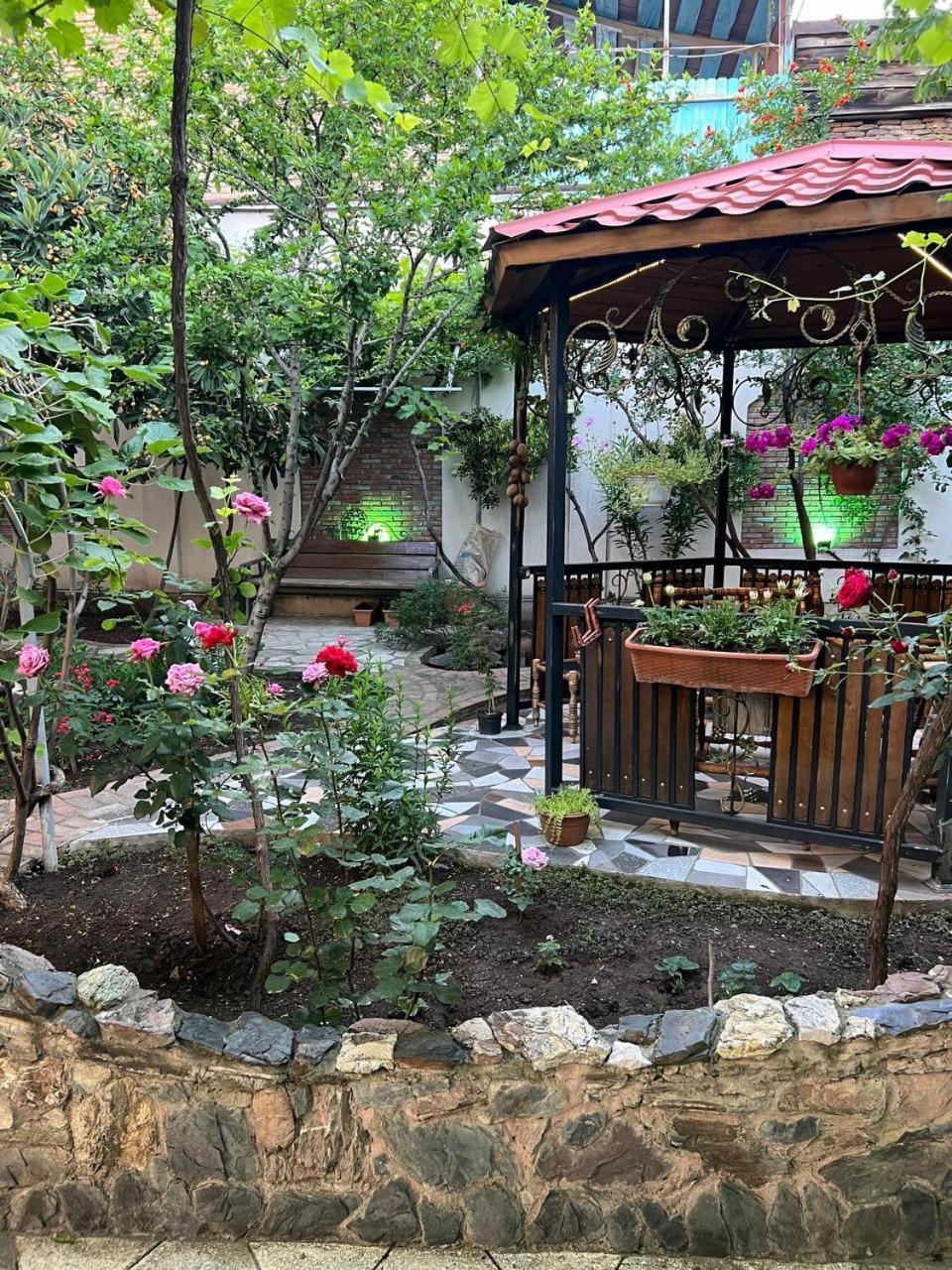 Hotel Livin Tbilisi Esterno foto