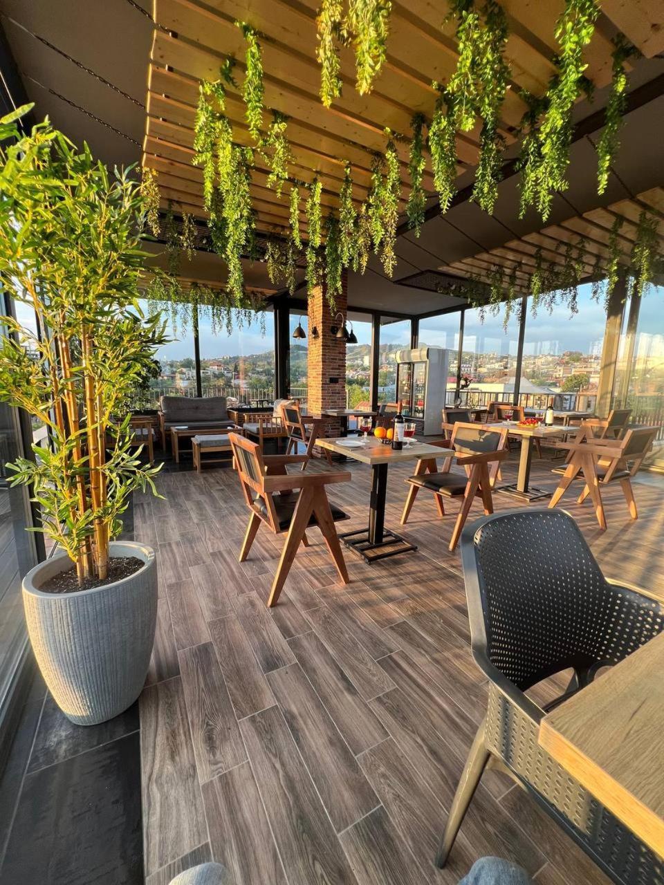 Hotel Livin Tbilisi Esterno foto