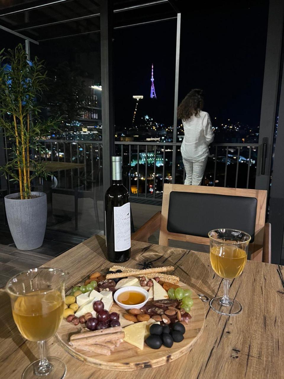 Hotel Livin Tbilisi Esterno foto