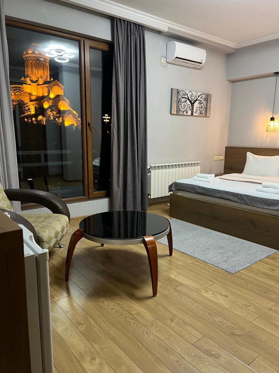 Hotel Livin Tbilisi Esterno foto