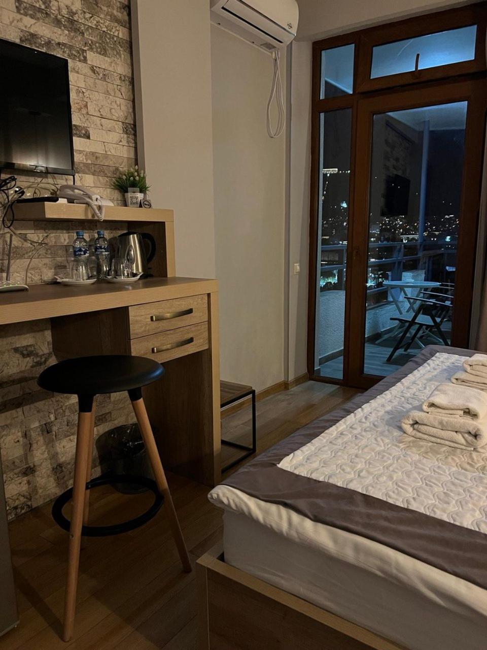 Hotel Livin Tbilisi Esterno foto