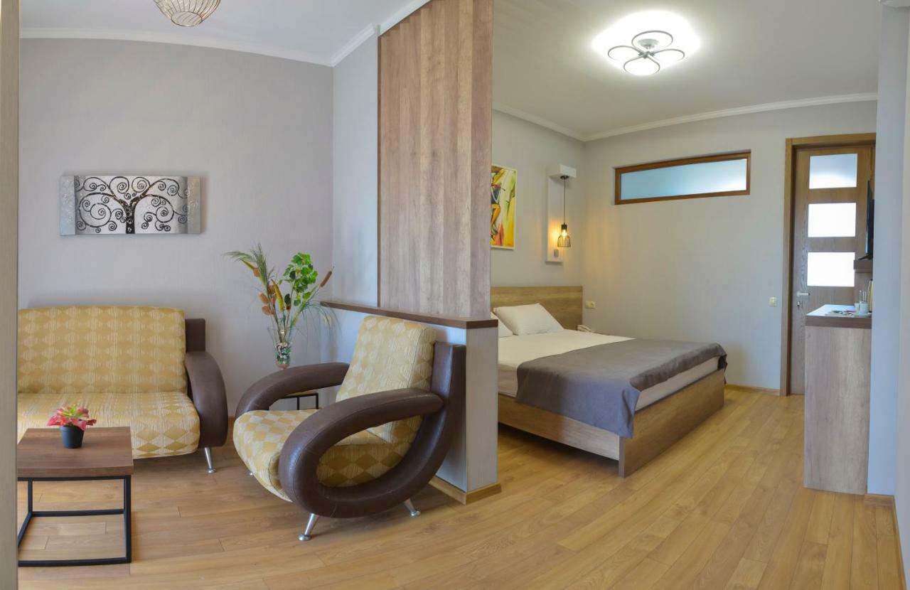 Hotel Livin Tbilisi Esterno foto