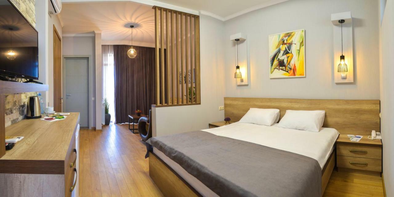 Hotel Livin Tbilisi Esterno foto
