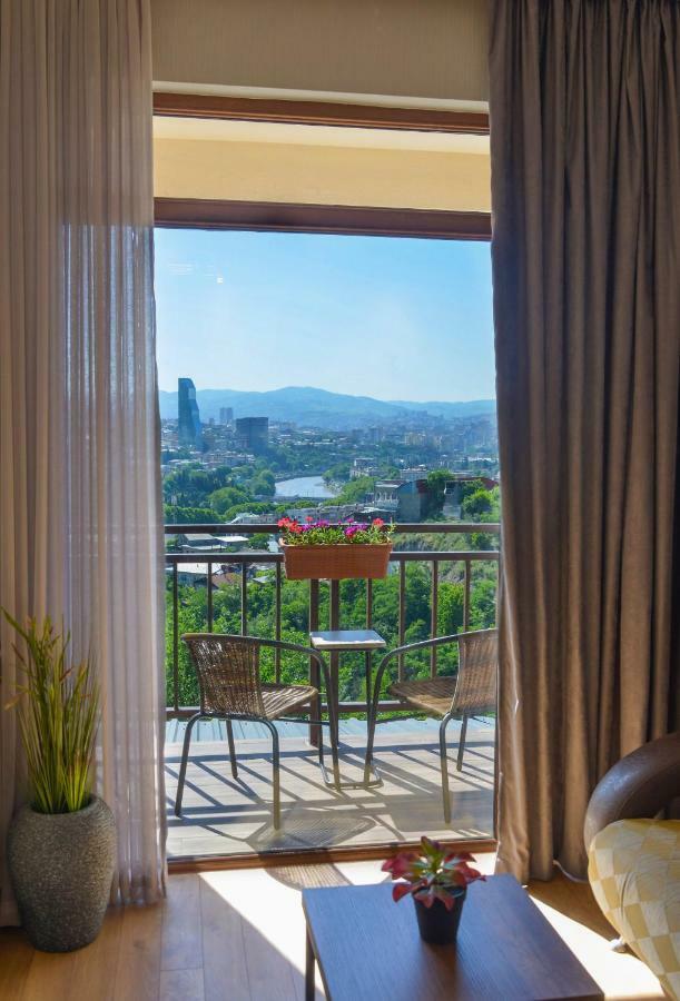 Hotel Livin Tbilisi Esterno foto