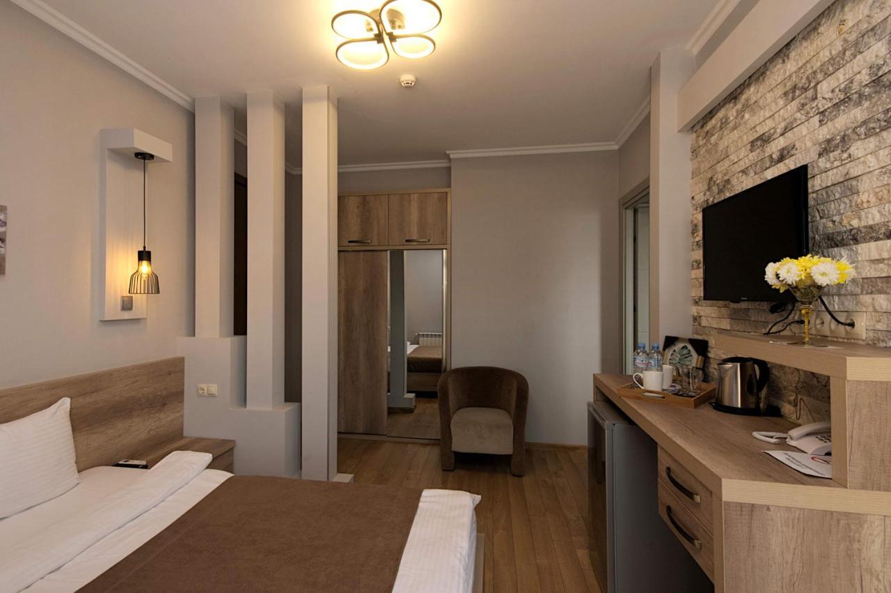 Hotel Livin Tbilisi Esterno foto