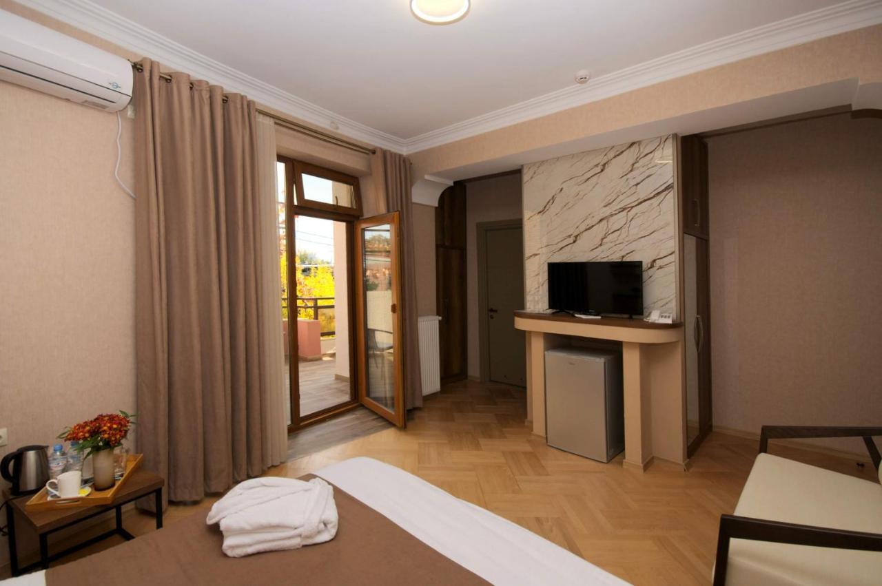 Hotel Livin Tbilisi Esterno foto