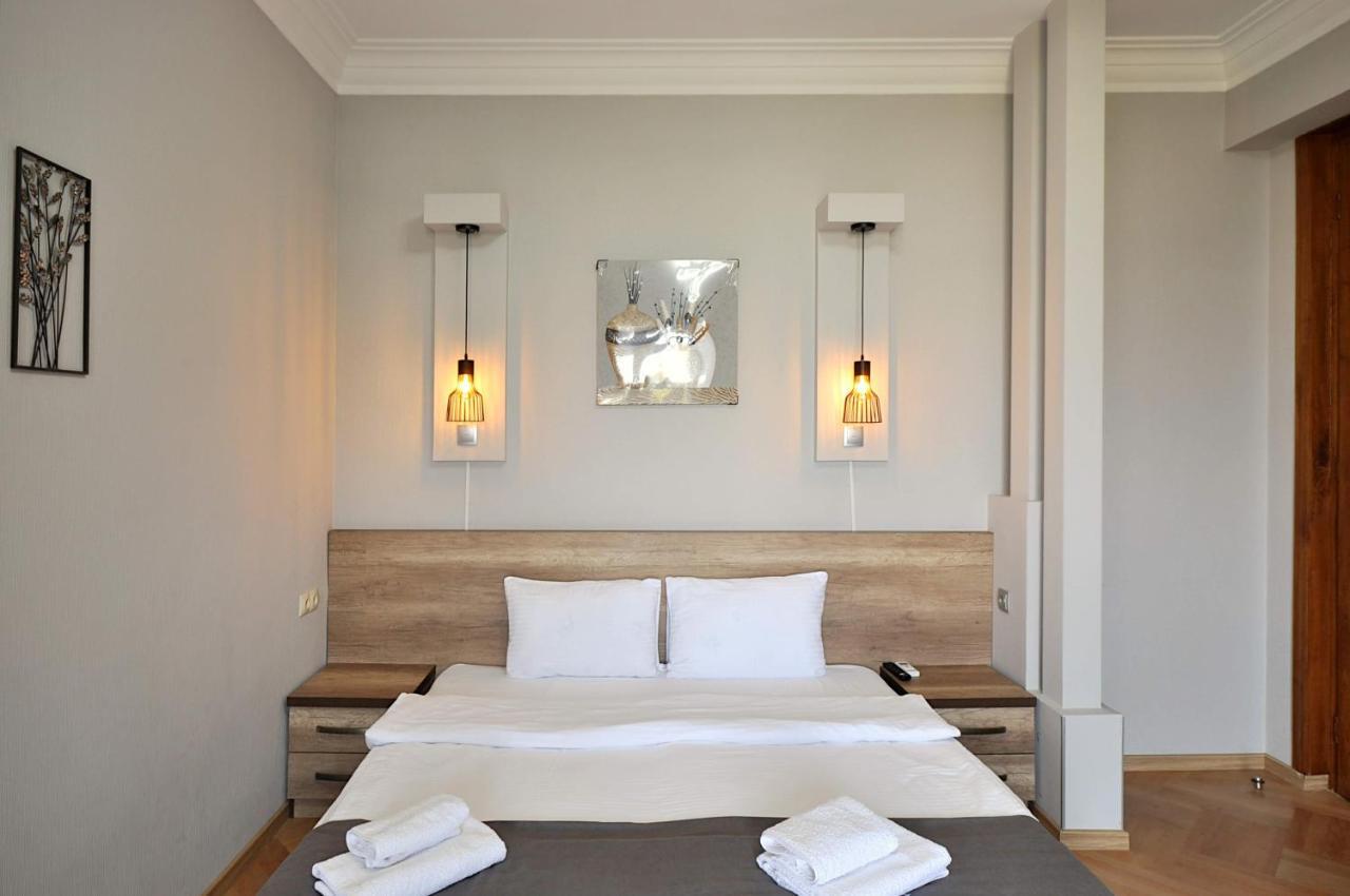 Hotel Livin Tbilisi Esterno foto