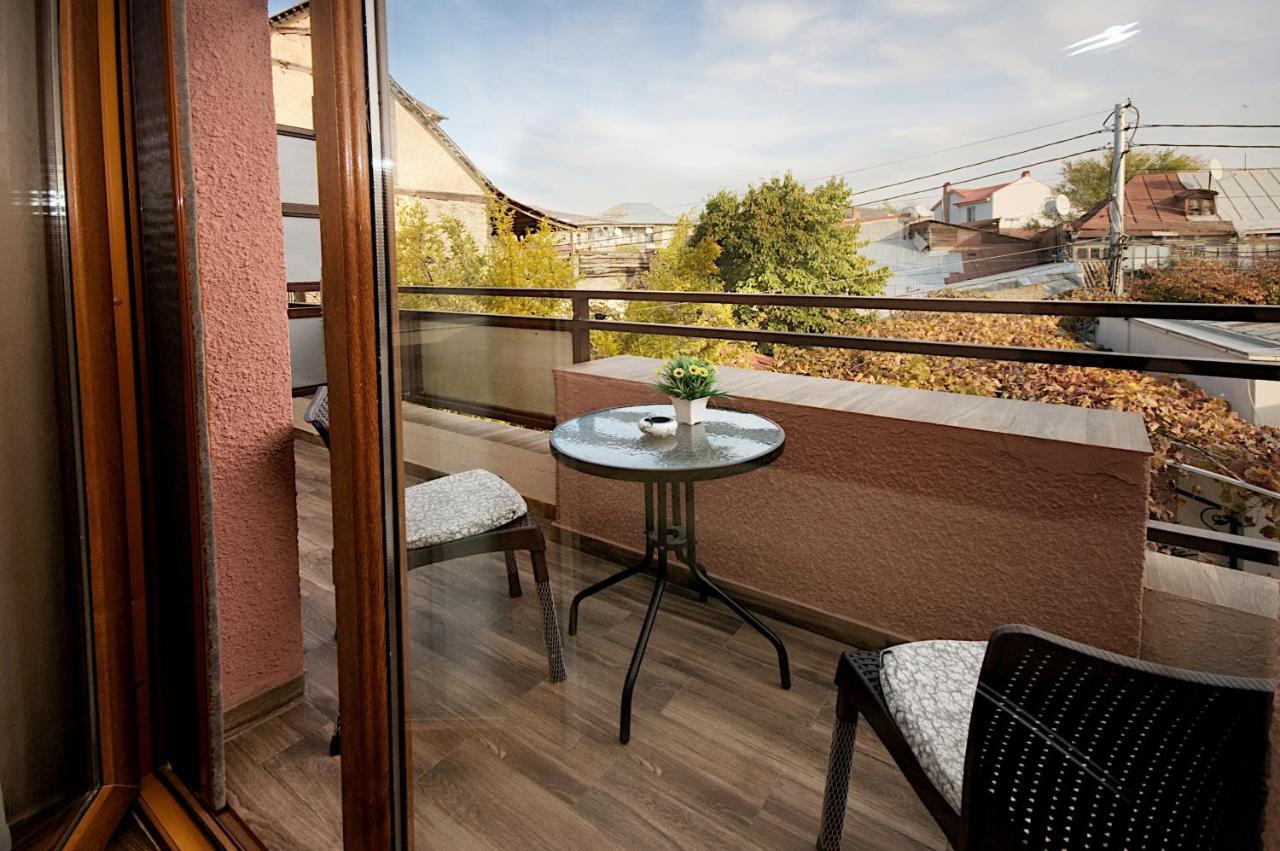 Hotel Livin Tbilisi Esterno foto